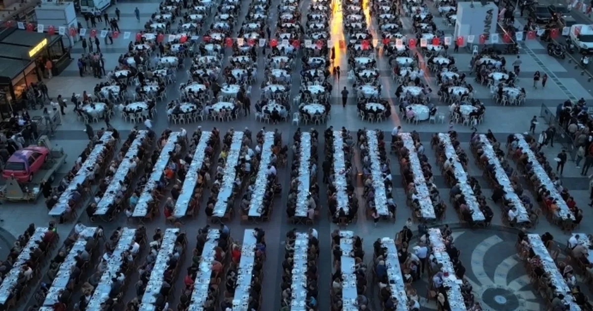 Manisa'da iftar sofraları 100 bin kişiye ulaşacak