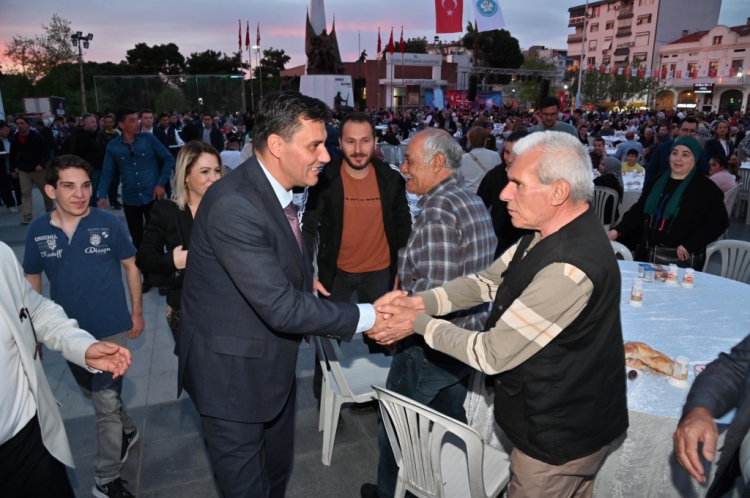 Manisa'da iftar sofraları 100 bin kişiye ulaşacak