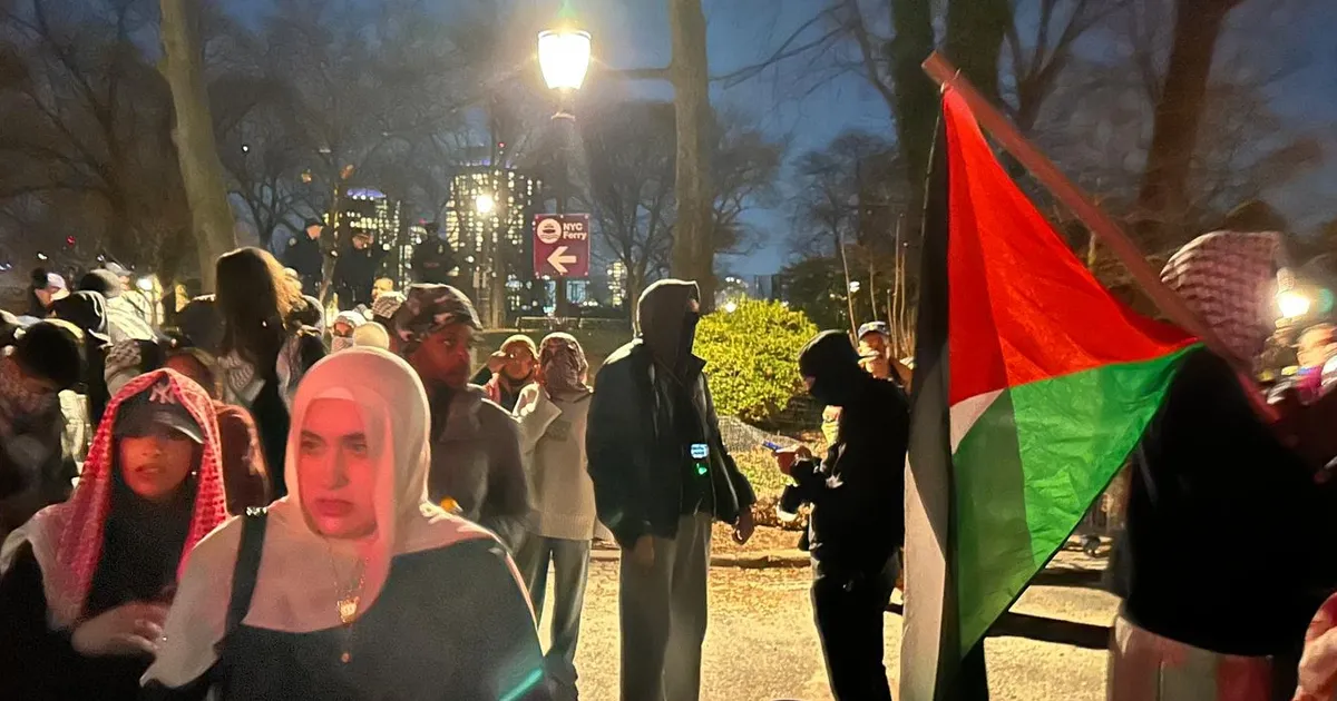 Müslümanlar, New York Belediye Başkanı'nın iftar yemeğini protesto etti