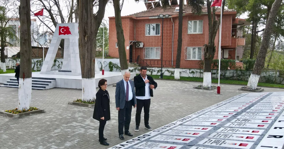 Mustafakemalpaşa'da şehitlik 18 Mart için yenilendi