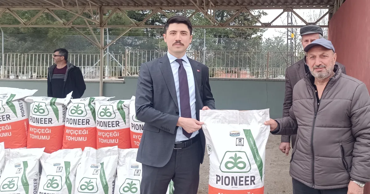 Pazaryeri'nde 79 çiftçiye yağlık ayçiçeği tohumu dağıtıldı