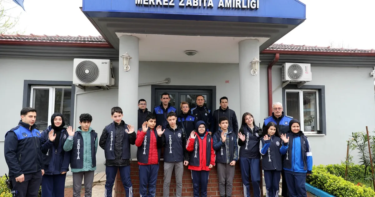 Sakarya’da çocuk zabıtalar sahaya indi!