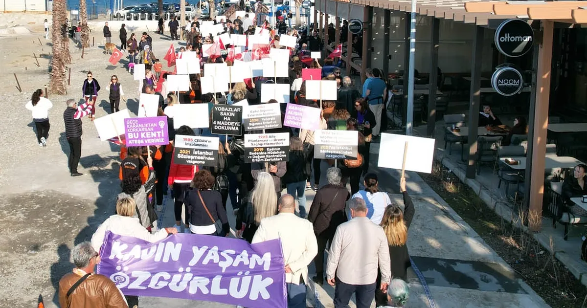 Türkiye'de ilk oldu... Güzelbahçe'de 'tersine yürüyüş' yapıldı