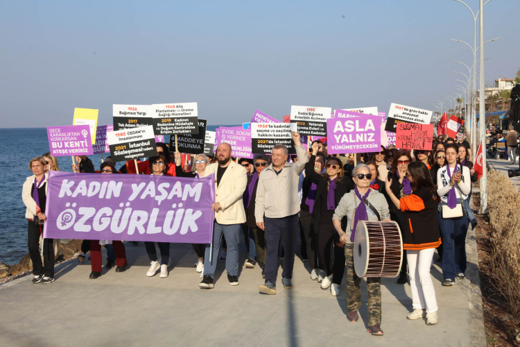 Türkiye'de ilk oldu... Güzelbahçe'de 'tersine yürüyüş' yapıldı