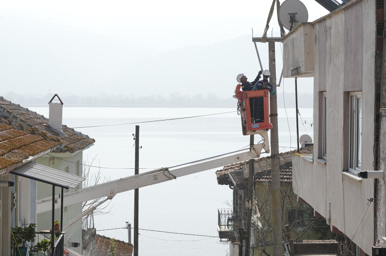 UEDAŞ elektrik direklerini can dostları için hazırladı