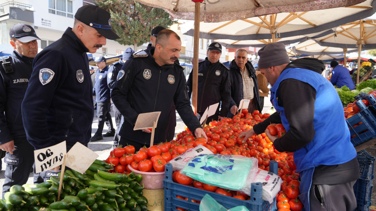 Zabıta iş başında! Fırın, market, pazar esnafına sıkı denetim