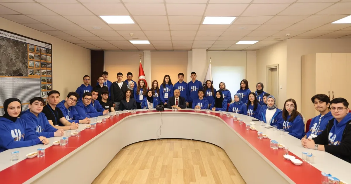 41 Genç’in başarılı öğrencileri Başkan Büyükgöz’e konuk oldu