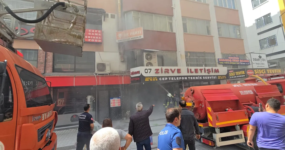 Antalya Kumluca’da iş hanında yangın paniği!