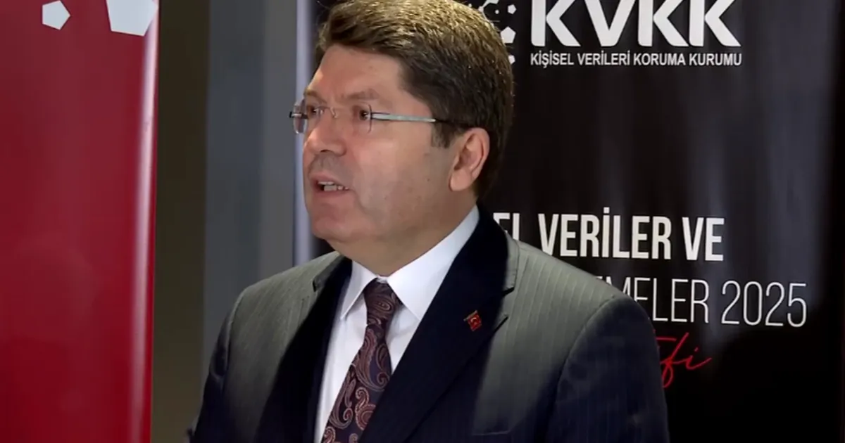 Bakan Tunç’tan ‘çıplak arama’ iddialarına yanıt