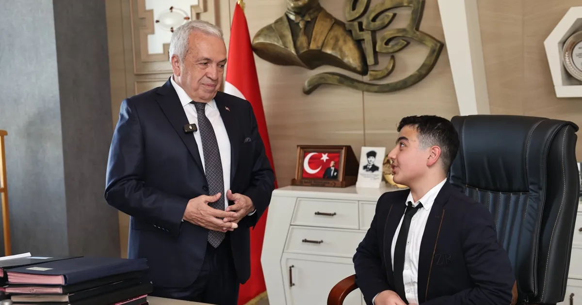 Bursa Nilüfer'de Başkan Özdemir makamını çocuklara devretti