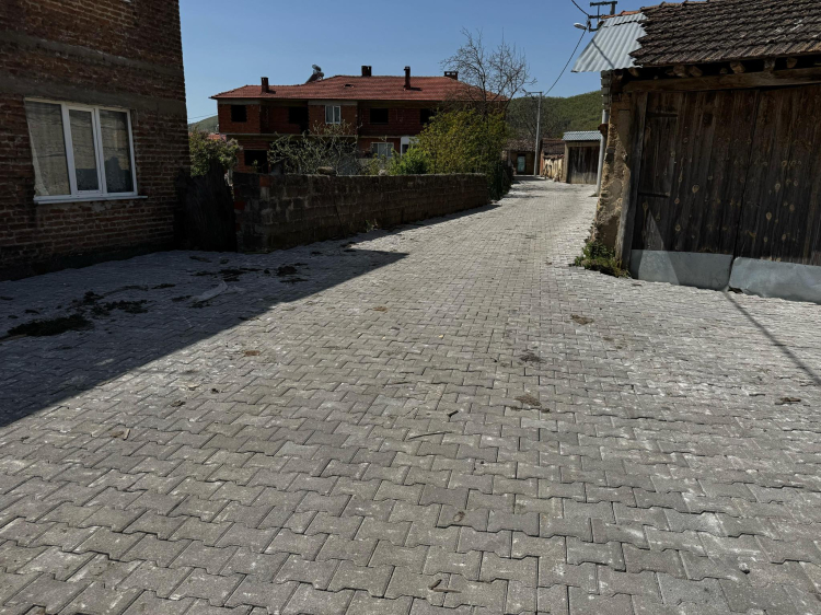 Bursa Yenişehir'de Ercan Özel sahada! Burcun’un yolları yenileniyor