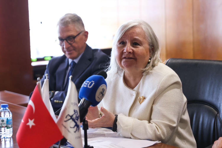 DEÜ onkoloji araştırmalarına kitvak desteği