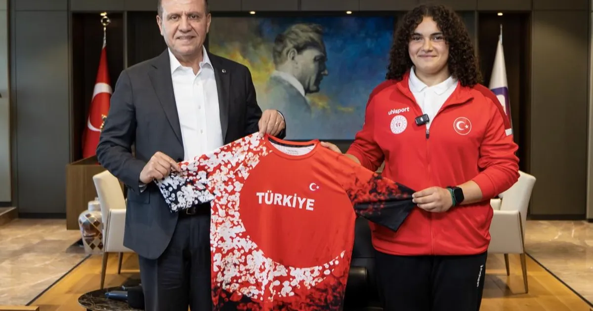 Dünya 2.’si kır çiçeği Nidanur’dan Başkan Seçer’e ziyaret