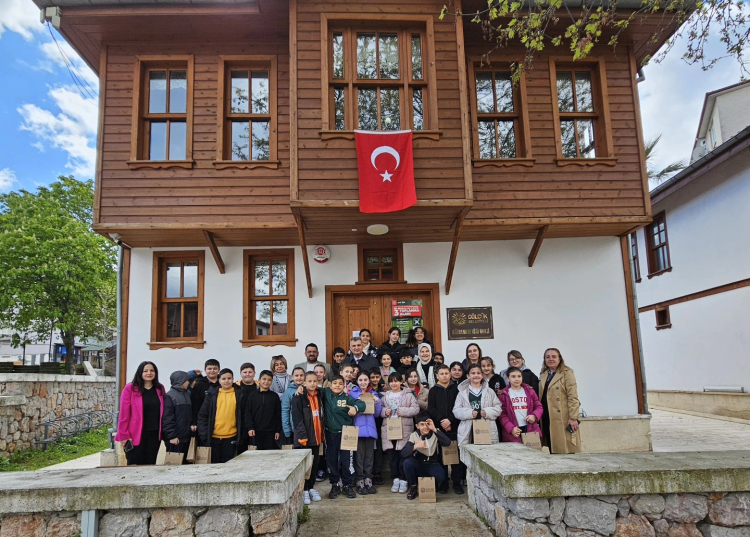 En çok kitap okuyan öğrencileri ödüllendirildi