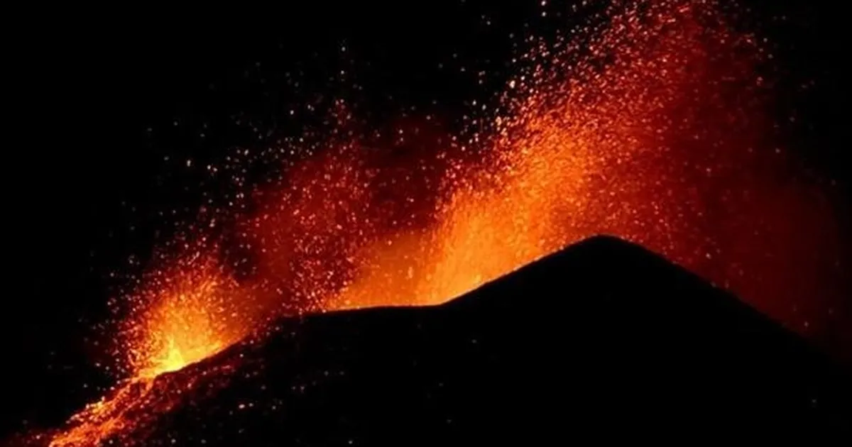 Etna Yanardağı yeniden faaliyette