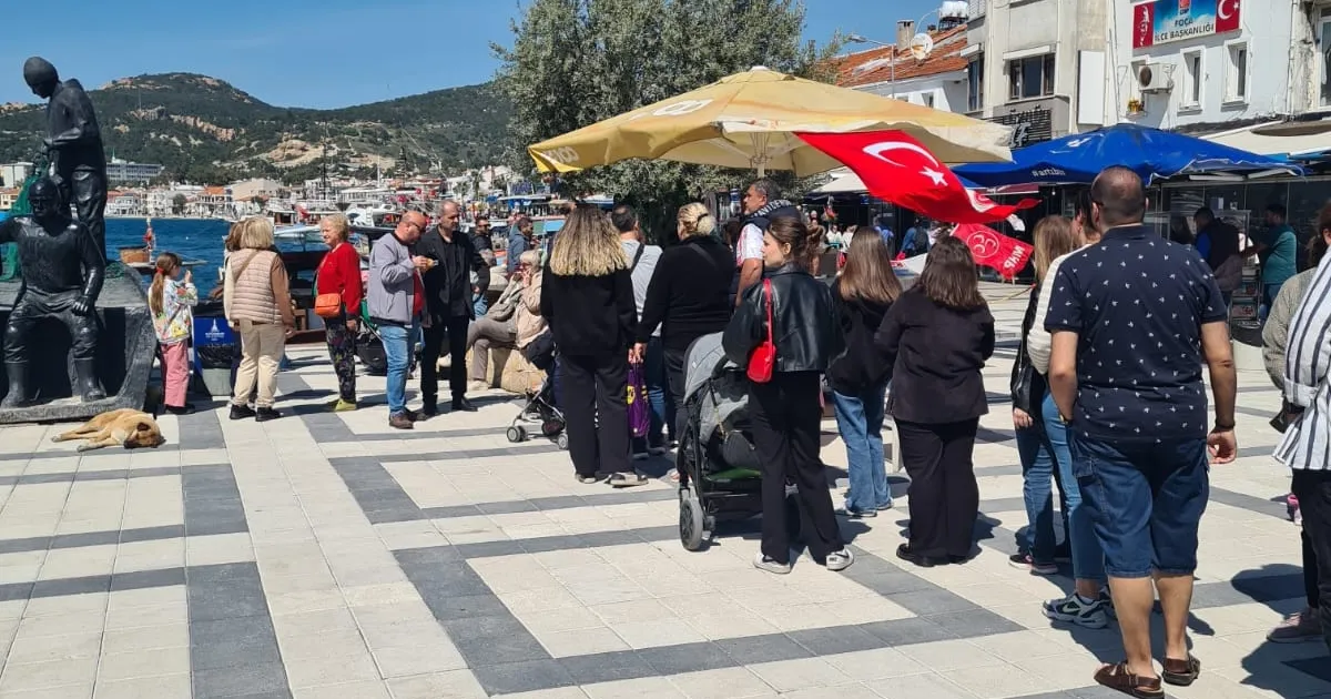 İzmir Foça'da Başbuğ Türkeş'e lokma hayrı