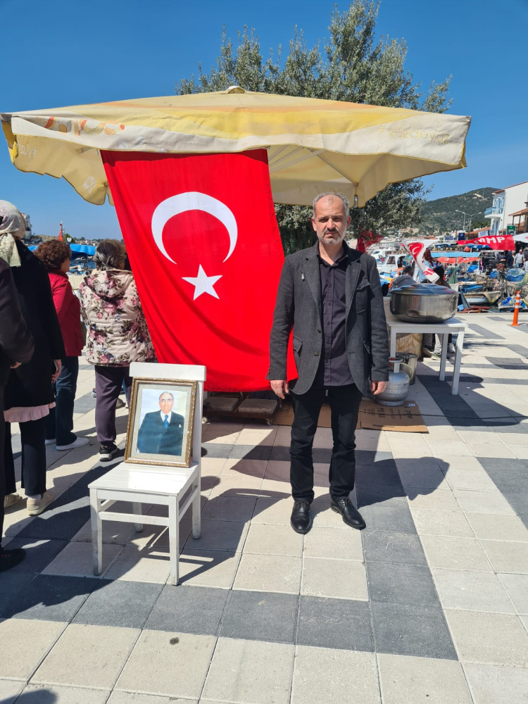 İzmir Foça'da Başbuğ Türkeş'e lokma hayrı
