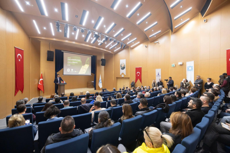 İzmir'de Konak ve Karabağlar’da hayata geçireceği projeler halka tanıtıldı