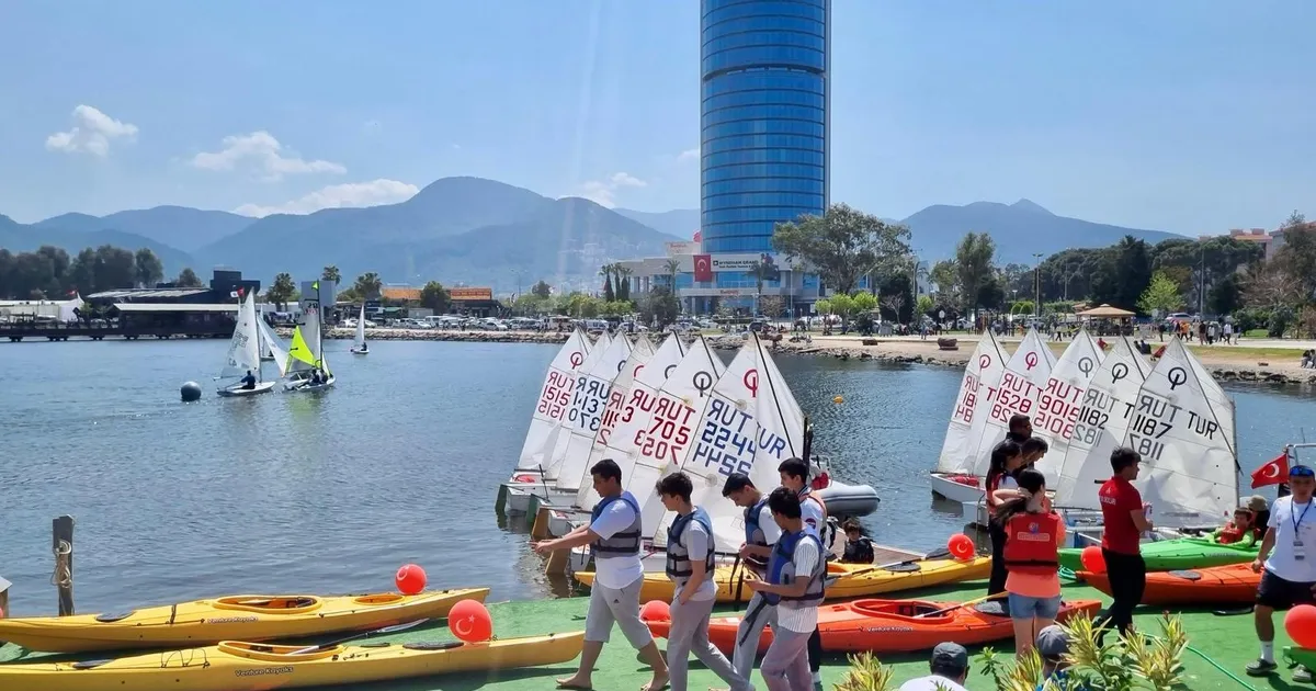 İzmirli çocuklar Su Sporları Şenliği’nde buluştu