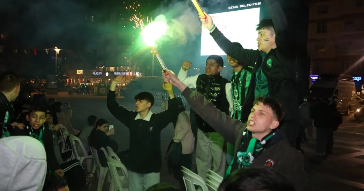 İzmit Kent Meydanı’nda yer Yeşil, gök Siyah