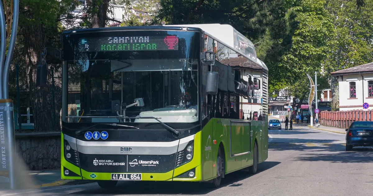 Kocaeli otobüs ve tramvaylarına ‘Şampiyon Kocaelispor’ yazdı