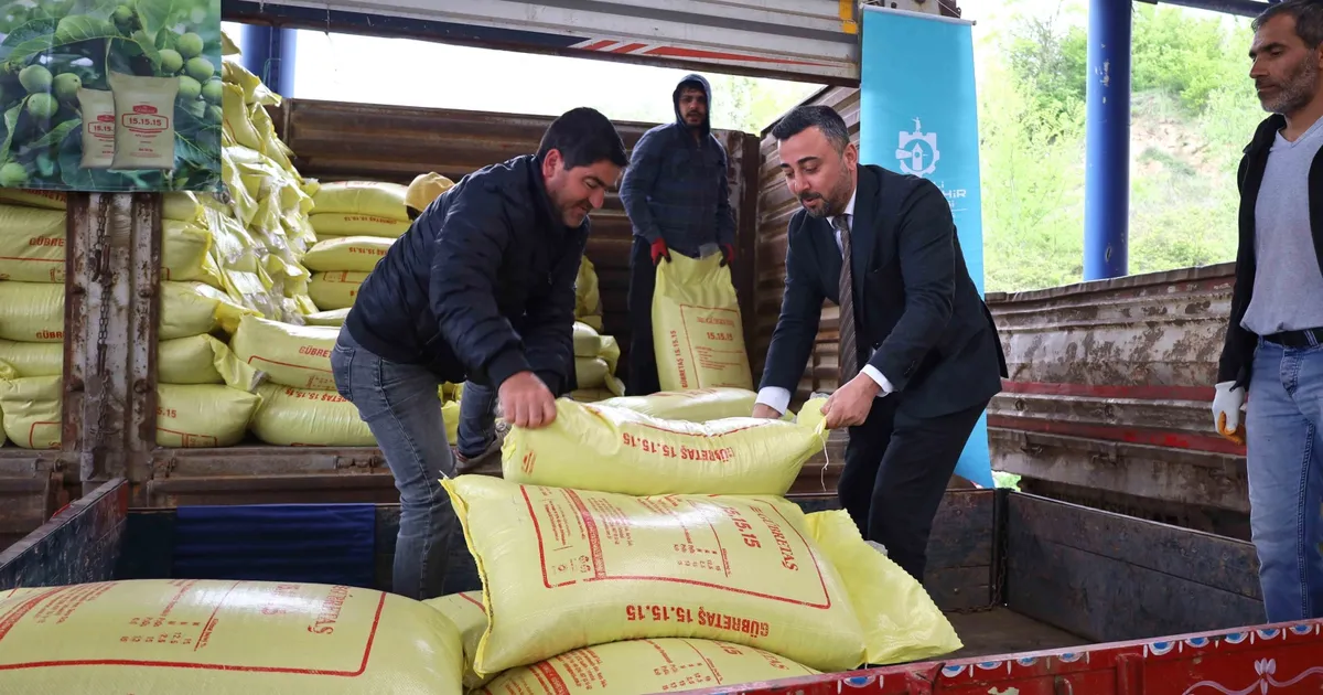 Kocaeli’den yaklaşık 2 bin üreticiye 500 ton gübre desteği