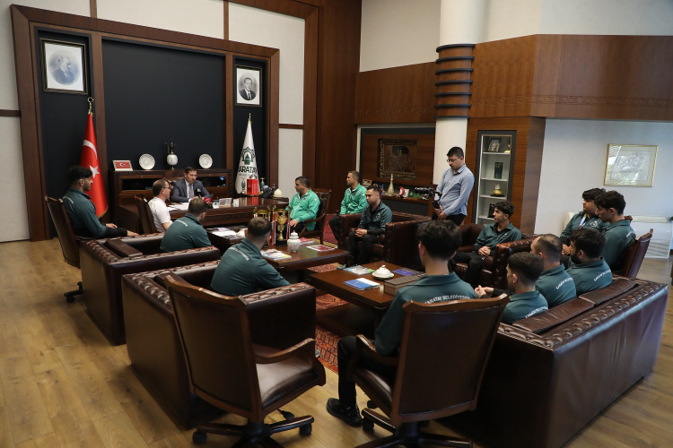 Konya Karatay'da başarılı sporcular makamda
