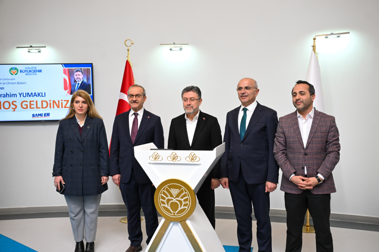 Malatya’da zirai don mağduriyeti! Bakan Yumaklı’dan ilk ziyaret