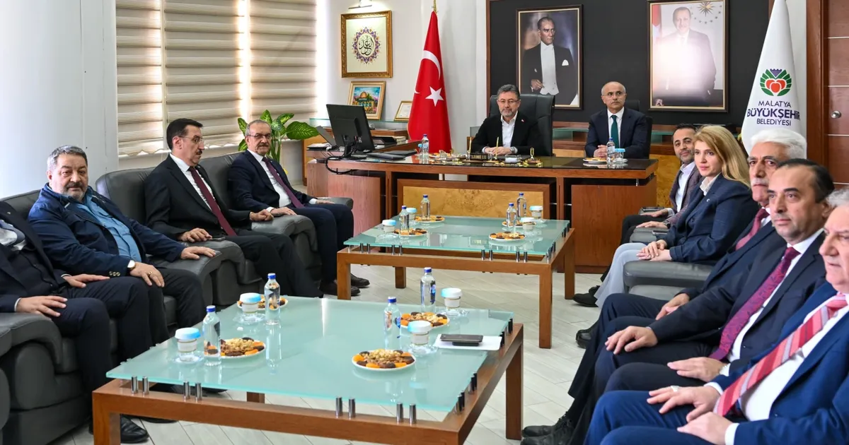 Malatya’da zirai don mağduriyeti! Bakan Yumaklı’dan ilk ziyaret