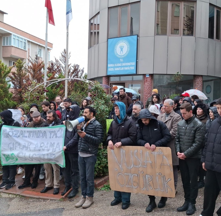 Mudanya'da gençlerden tutuklu öğrencilere 'balonlu' destek