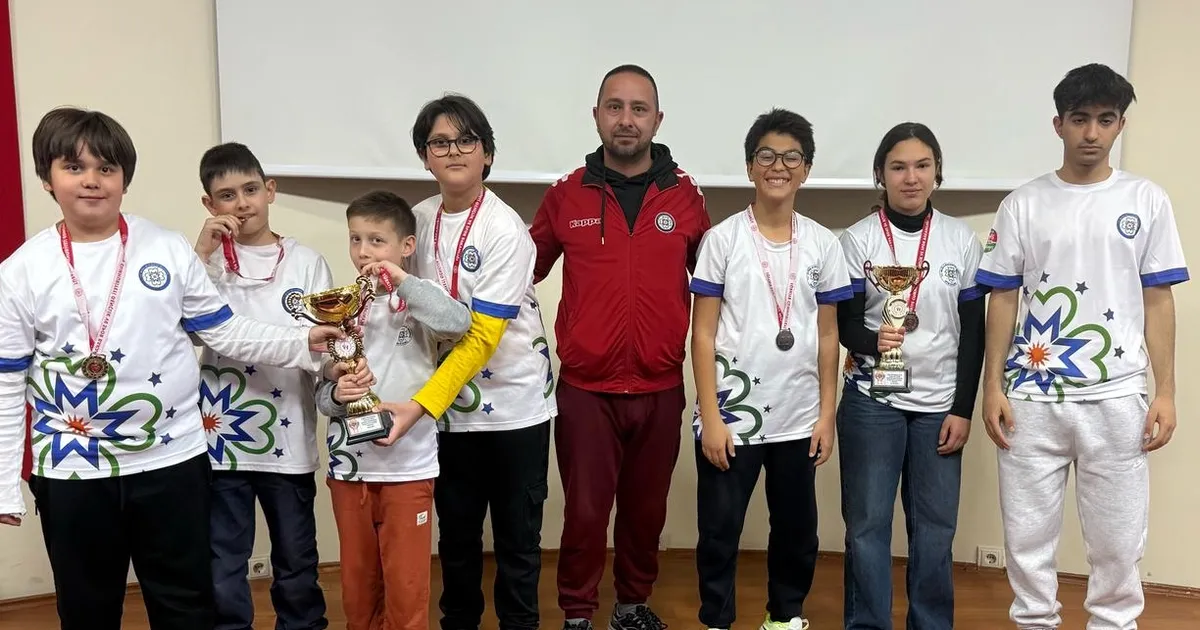 Muğlalı sporcularından satrançta çifte başarı