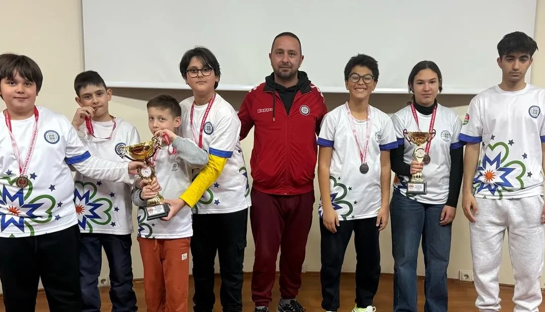 Muğlalı sporcularından satrançta çifte başarı