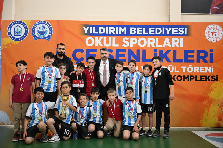 Okul sporları ilçe şenliklerinde görkemli final