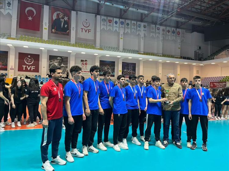 Voleybolda İnegöl Belediyespor farkı