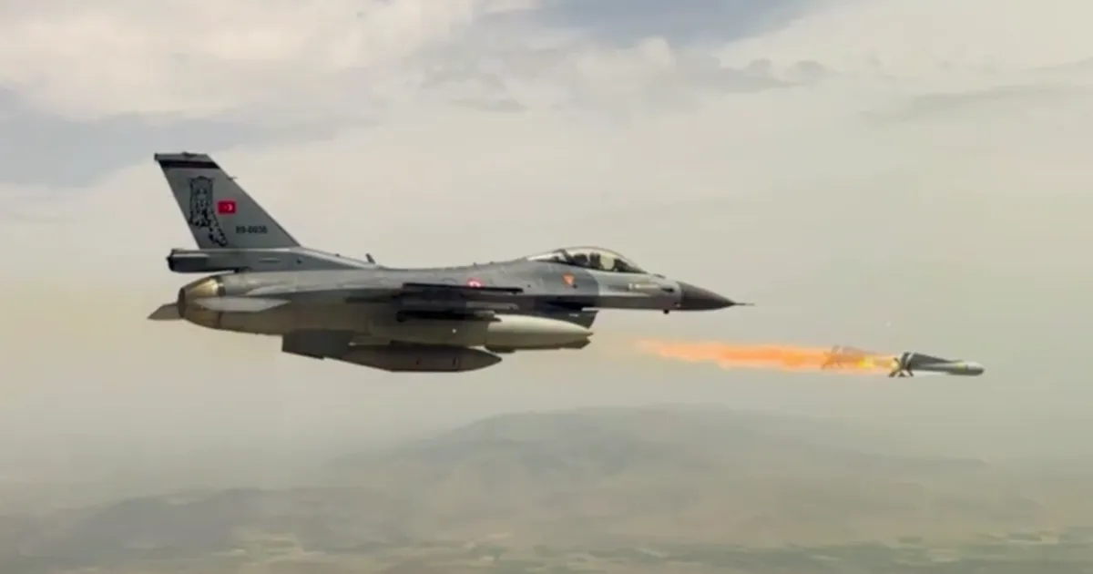 181. Filo’dan tam isabet… İlk kez eş zamanlı Maverick Füzesi atışı