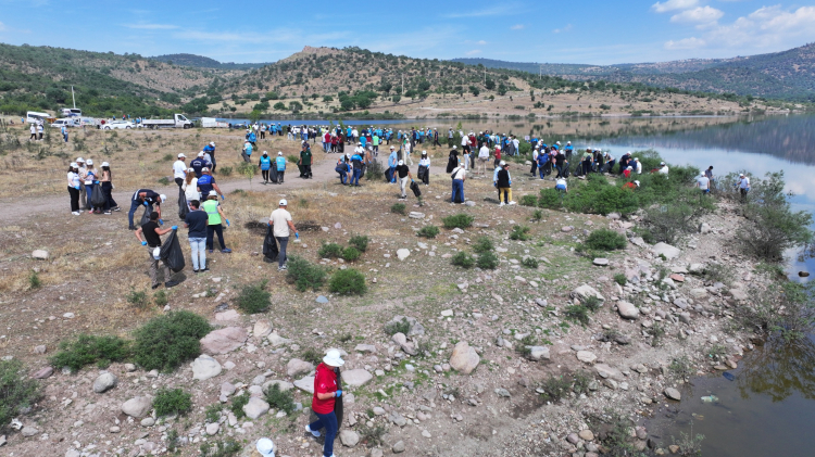 500 gönüllü Bağ Yolu Gölet temizliğinde buluştu