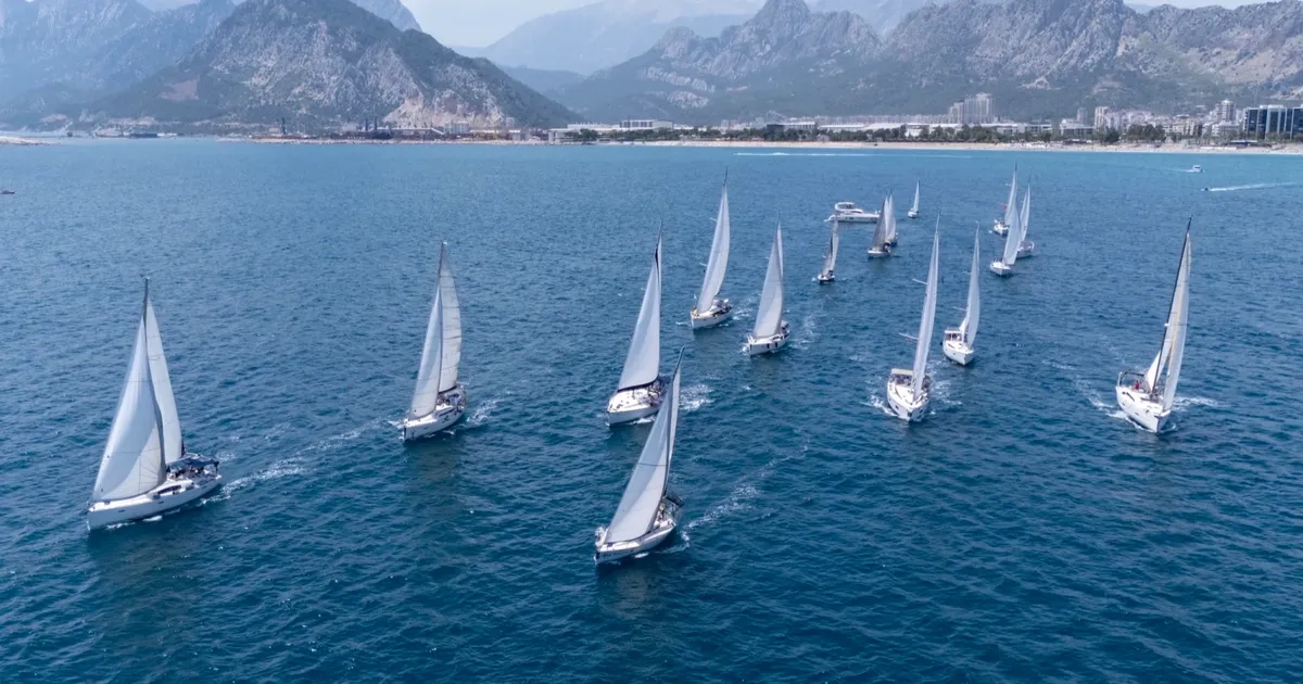 Antalya Körfezi'nde heyecan dolu yarış