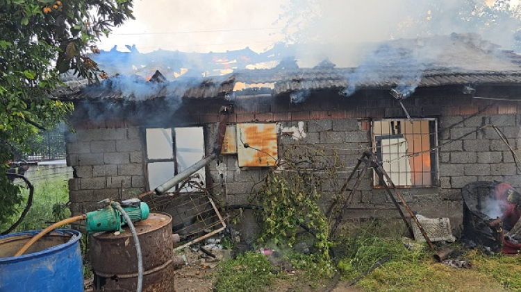 Antalya Kumluca’da sera evinde yangın
