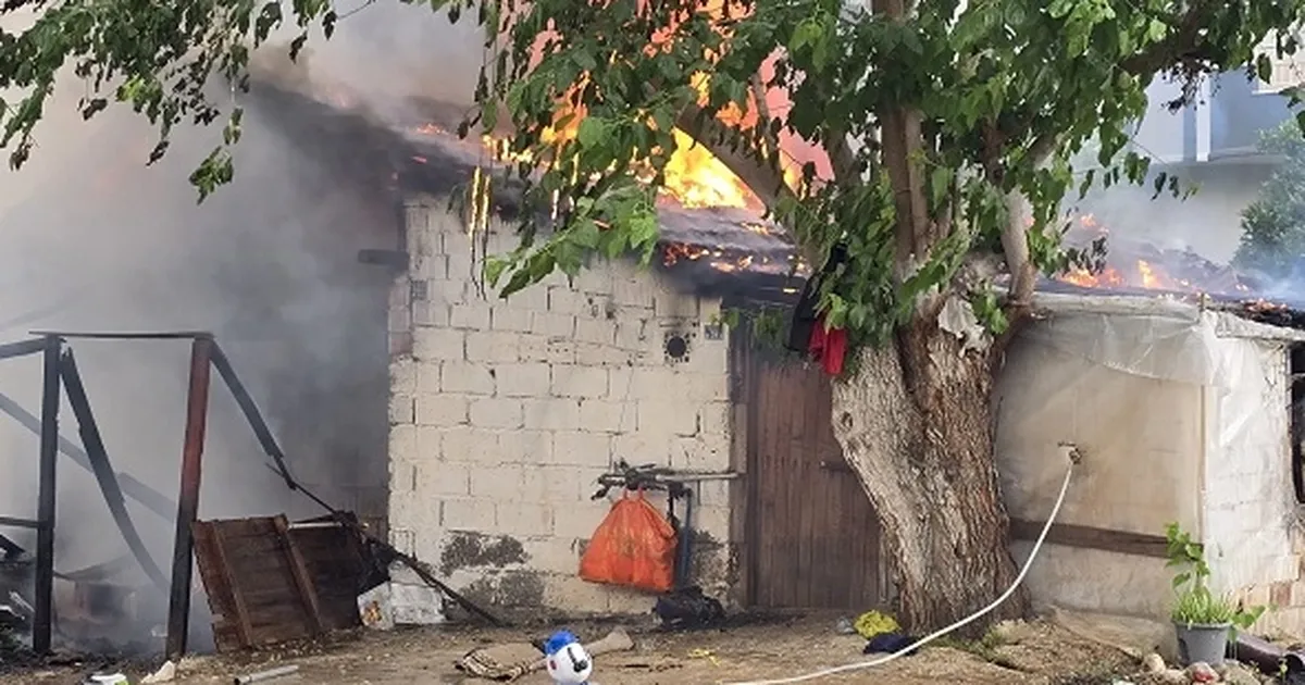 Antalya Kumluca’da sera evinde yangın