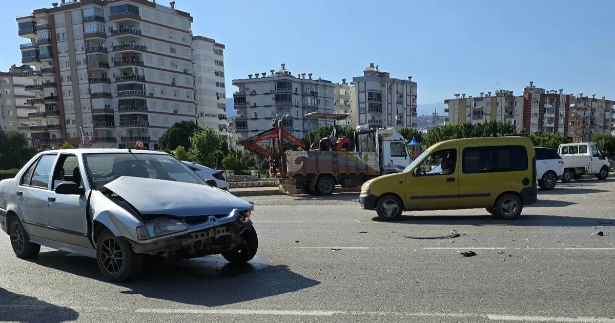 Antalya Kumluca'da trafik kazası: 2 yaralı