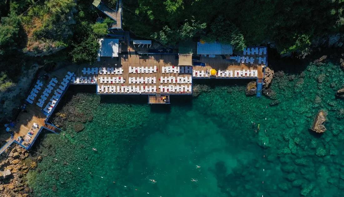 Antalya’da falezlerin denizle buluştuğu