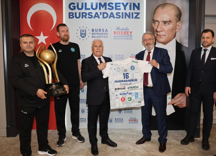 Başkan Bozbey’den şampiyon hentbol takımına övgü