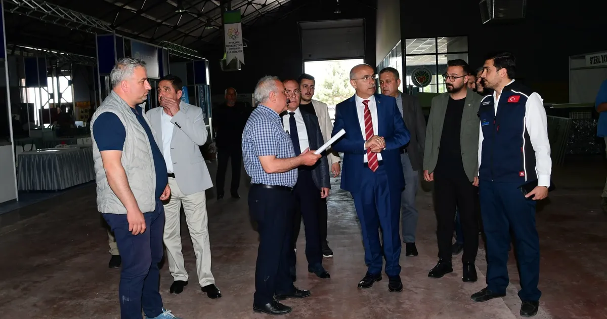 Başkan Er, 7. Malatya Yapı Dekorasyon fuar alanında incelemelerde bulundu