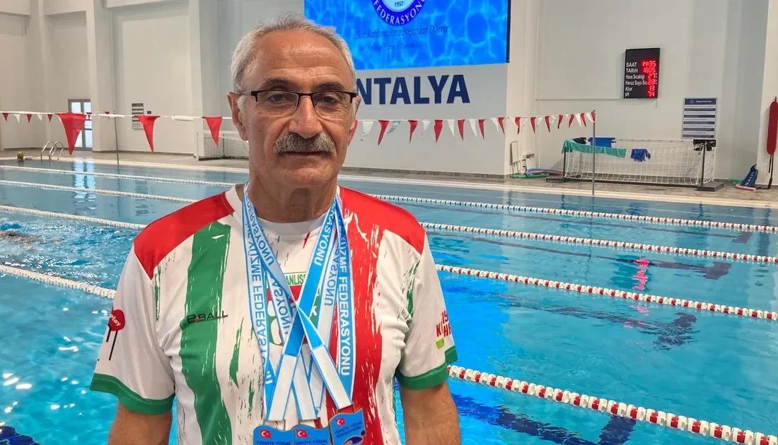 Bostanlıspor’un şampiyon master yüzücüsü