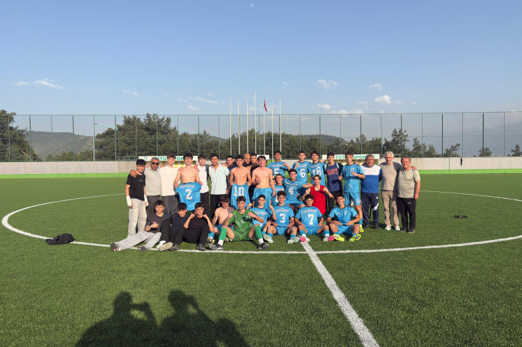 Bursa Gemlik Belediyespor U17 şampiyon oldu