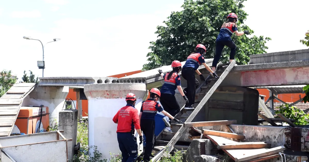Bursa Osmangazi'de liselilerden nefes kesen tatbikat