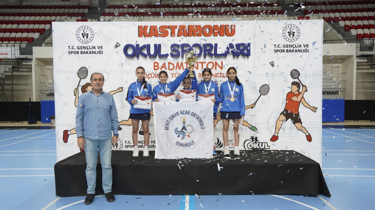 Bursa Osmangazili badmintonculardan namağlup şampiyonluk