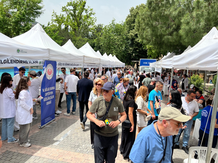Bursa ‘Sağlık Sokağı’nda vatandaşa ücretsiz hizmet