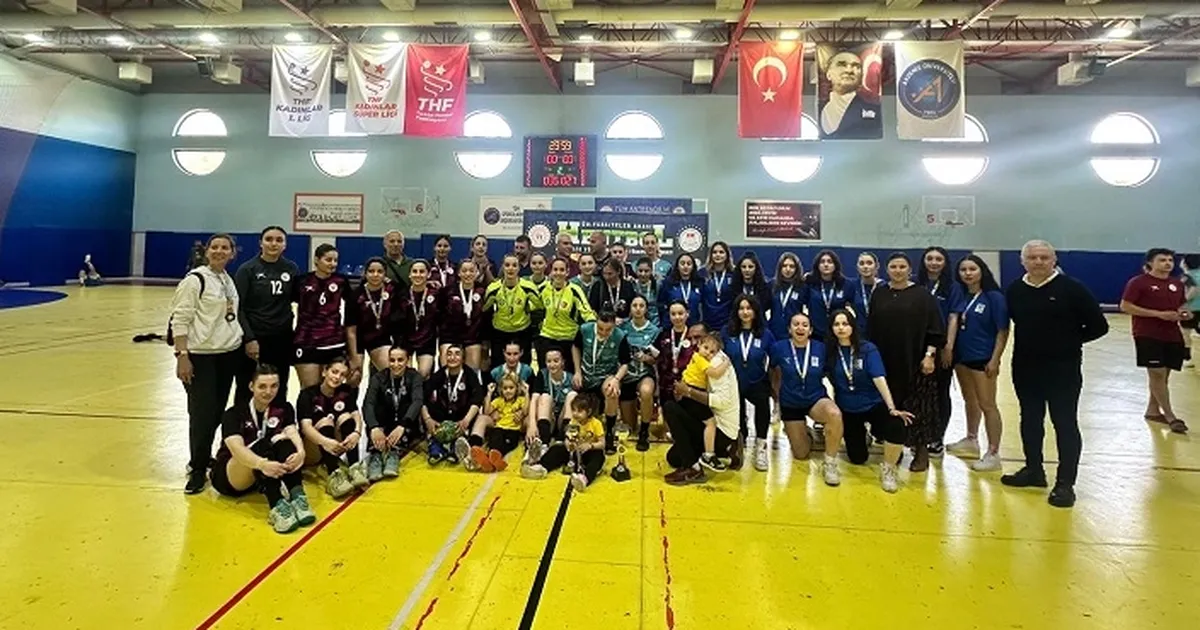 BUÜ’nün hentbol takımı Süper Lig'de