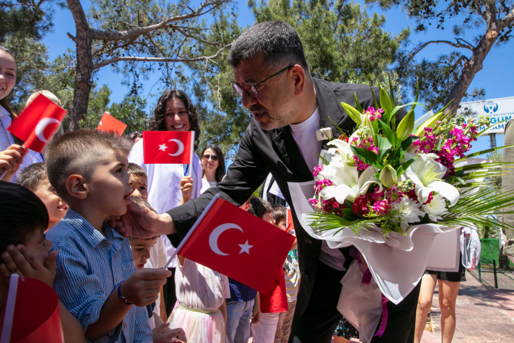 CHP'li Ağbaba’dan Güzelbahçe'ye övgü
